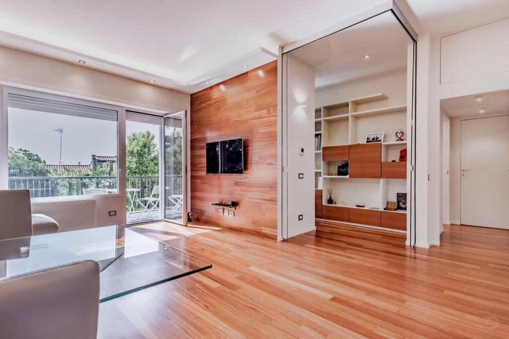 Luxury Front Of Cavalieri Hilton Apartamento